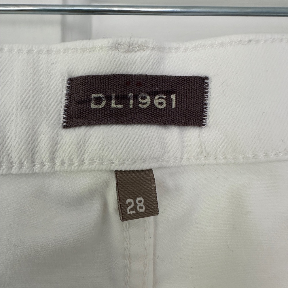 DL1961 Mid Rise Instasculpt Ankle Length Straight Leg White Jeans in Size 28 - Picture 10 of 15